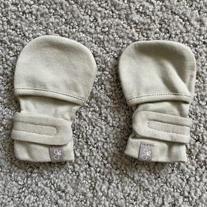Goumi Newborn Mitts - new!